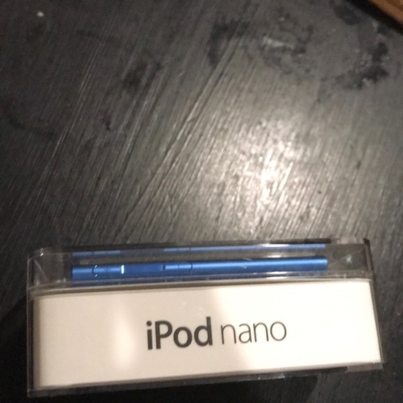 iPod Nano 16 gb - Picture 1 of 2